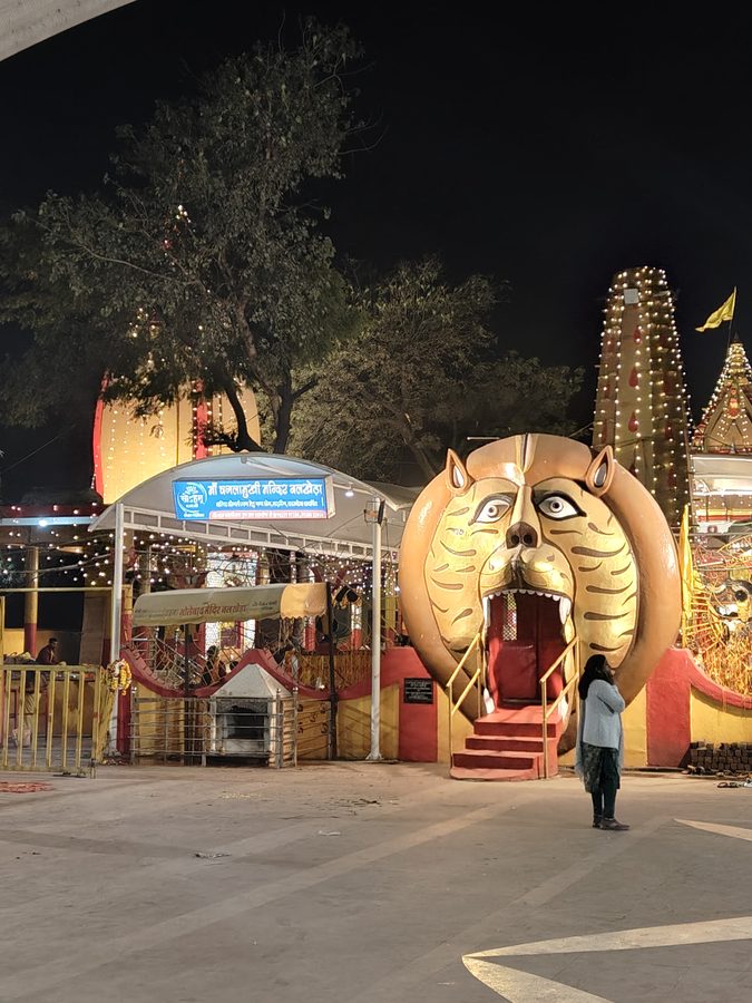Nalkheda Mandir Lion Gate — Iconic Entrance, Agar Malwa